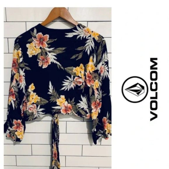 3for$20✨ EUC 🔥 - Volcom Black Hawaiian Front Tie Top - 12 - Picture 2 of 5